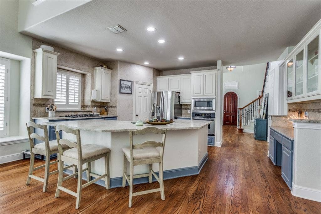 6909 Medallion Drive, Plano, TX 75024 6909 Medallion Drive, Plano, TX 75024
