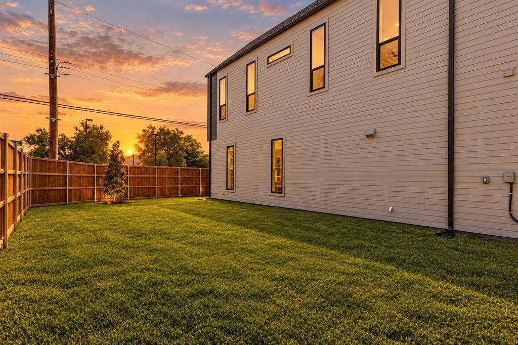 903 Bayonne Street, Dallas, TX 75212 903 Bayonne Street, Dallas, TX 75212