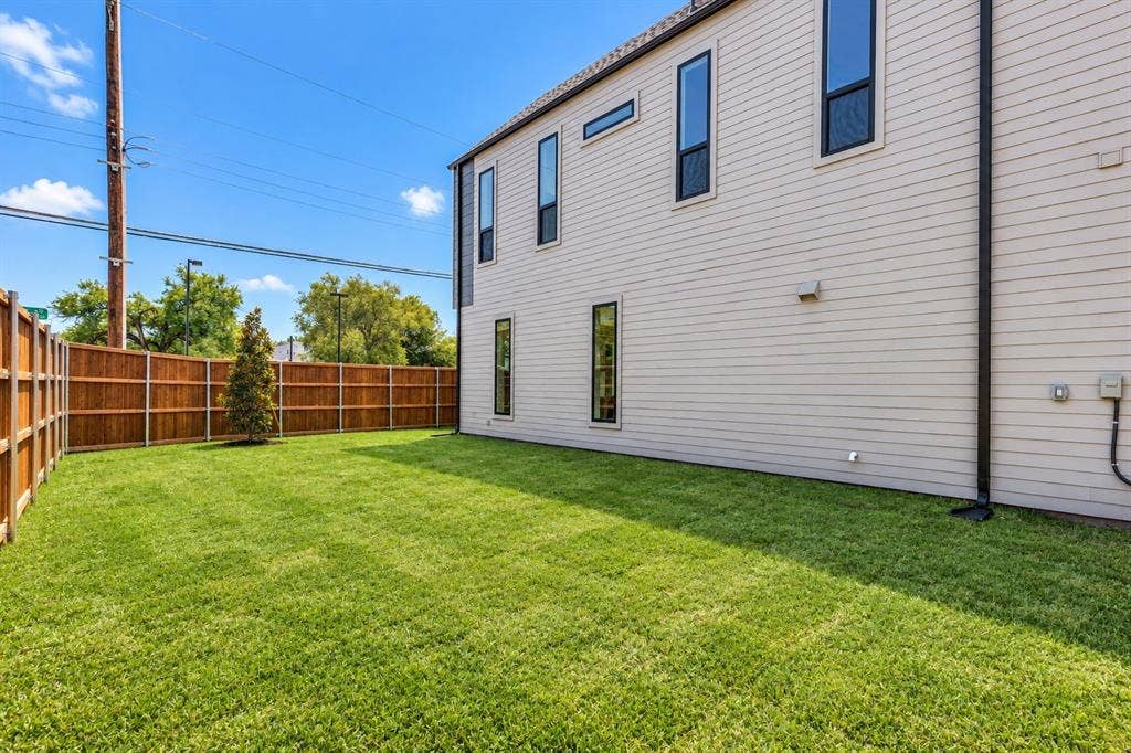903 Bayonne Street, Dallas, TX 75212 Recessed lighting, wood-finish flooring, and a ceiling fan