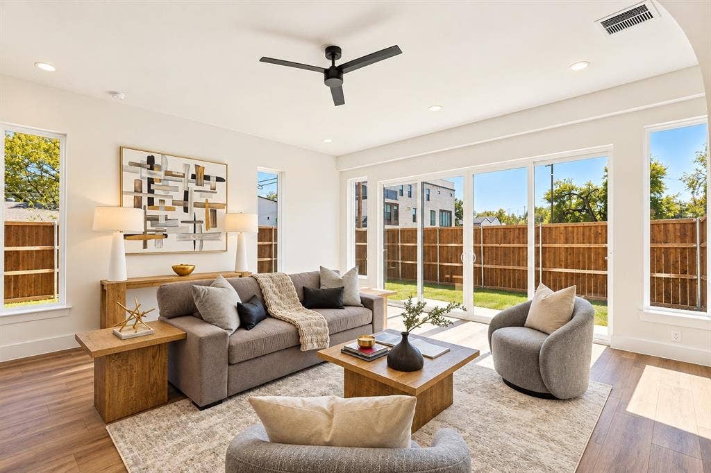 903 Bayonne Street, Dallas, TX 75212 Spacious living area featuring wood-finish flooring, recessed lighting, and a modern ceiling fan
