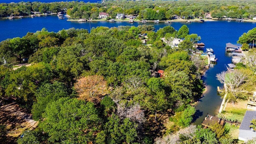 114 Lowe Drive, Mabank, TX 75156 114 Lowe Drive, Mabank, TX 75156