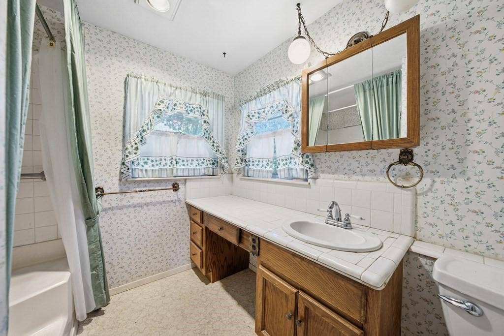 114 Lowe Drive, Mabank, TX 75156 114 Lowe Drive, Mabank, TX 75156