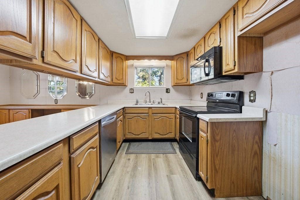 114 Lowe Drive, Mabank, TX 75156 114 Lowe Drive, Mabank, TX 75156