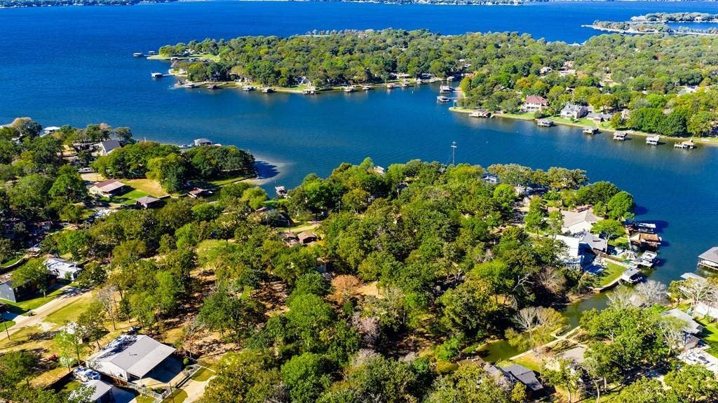 114 Lowe Drive, Mabank, TX 75156 114 Lowe Drive, Mabank, TX 75156