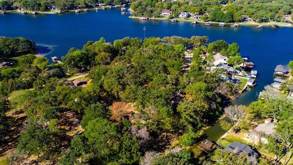 114 Lowe Drive, Mabank, TX 75156 114 Lowe Drive, Mabank, TX 75156