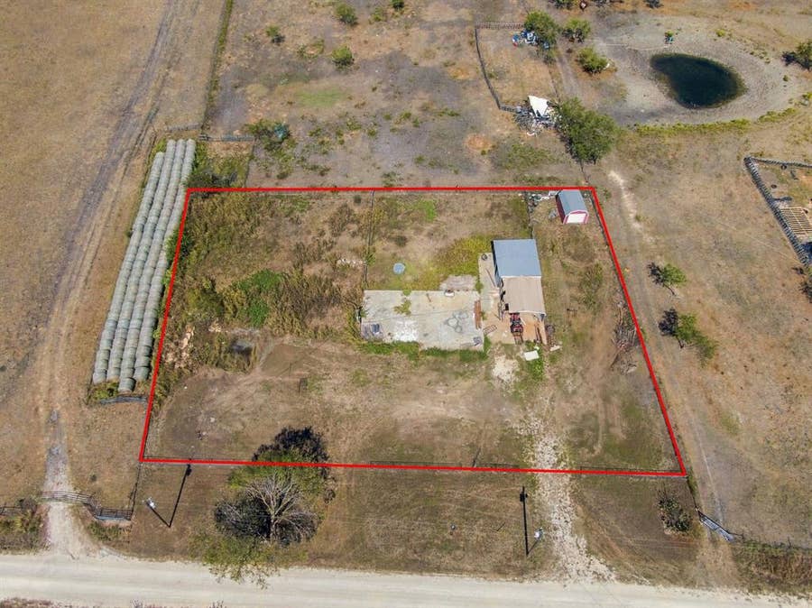 Property photo for 9408 County Road 2220, Barry, TX