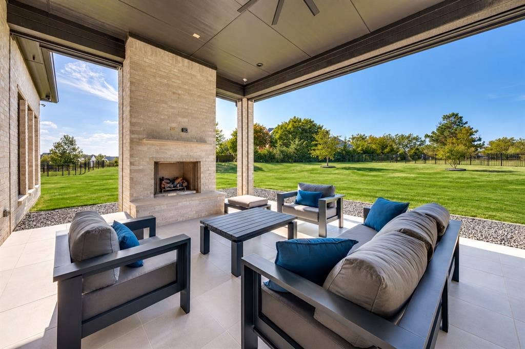 360 Crosswood Creek Court, Celina, TX 75009 Electronic Shades