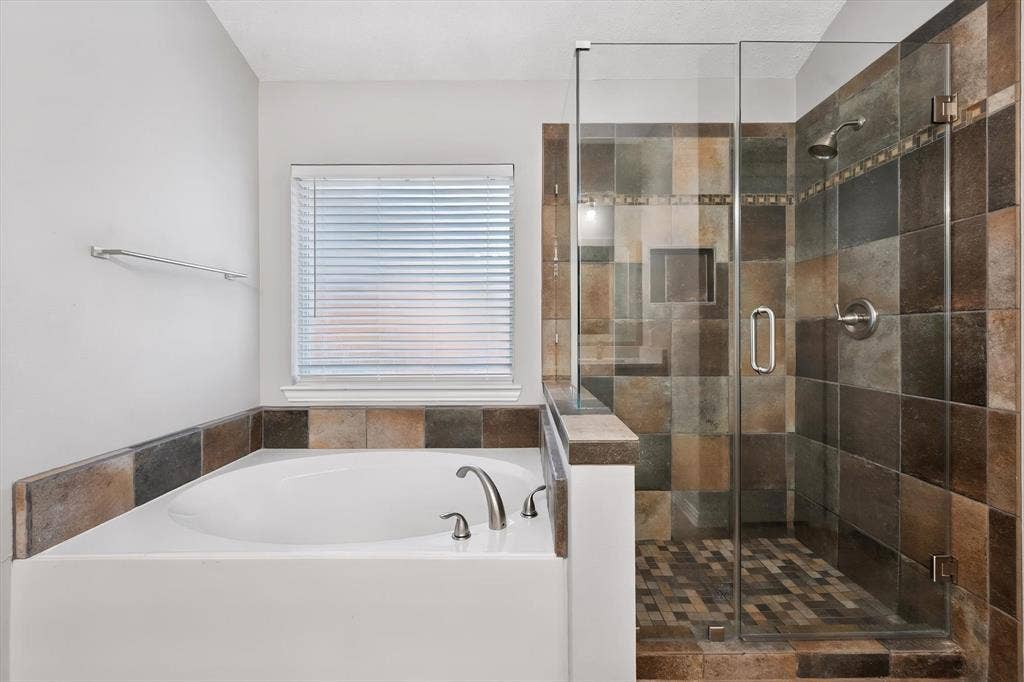 1102 Tanglewood Drive, Mansfield, TX 76063
