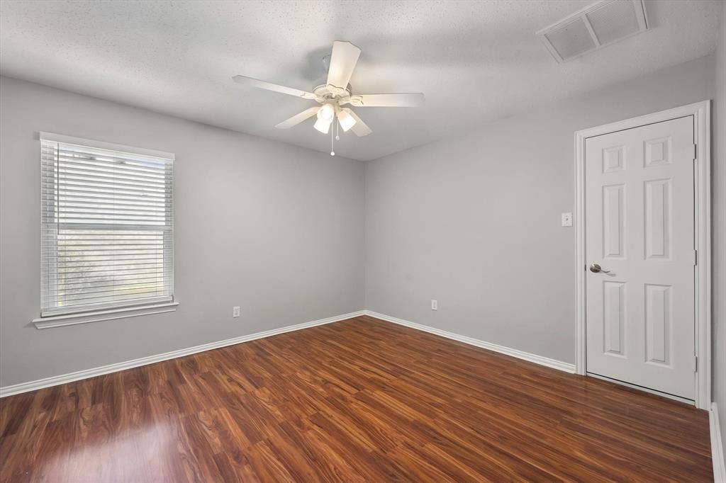 1102 Tanglewood Drive, Mansfield, TX 76063