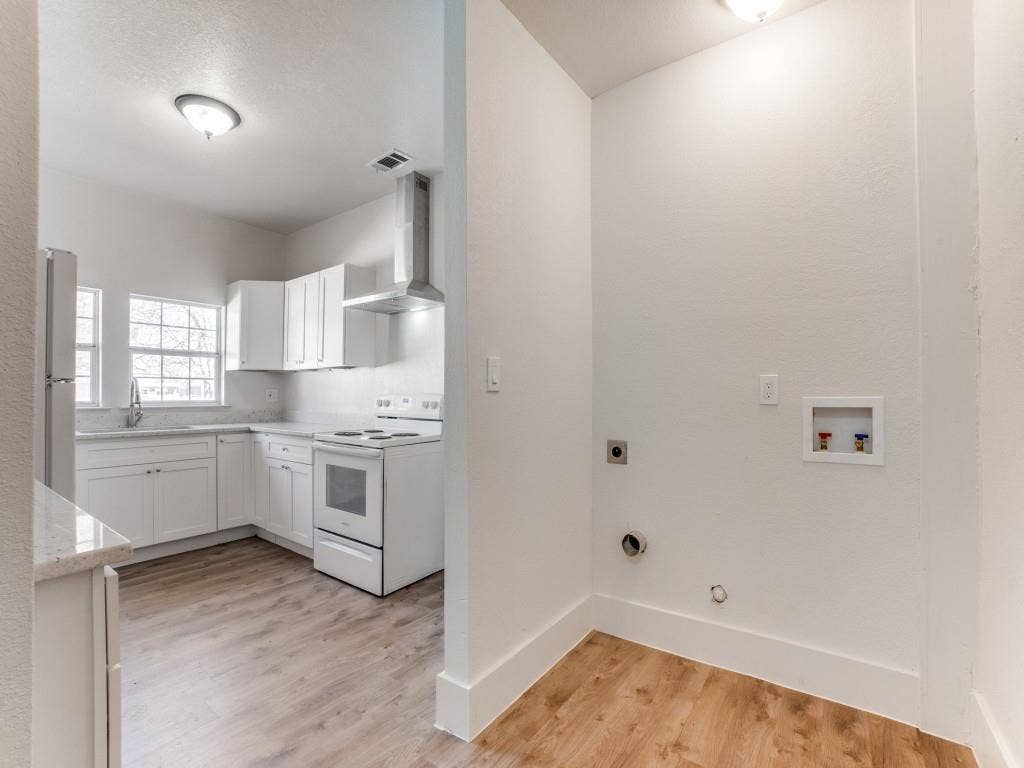 1628 Poplar Street, Dallas, TX 75215 1628 Poplar Street, Dallas, TX 75215