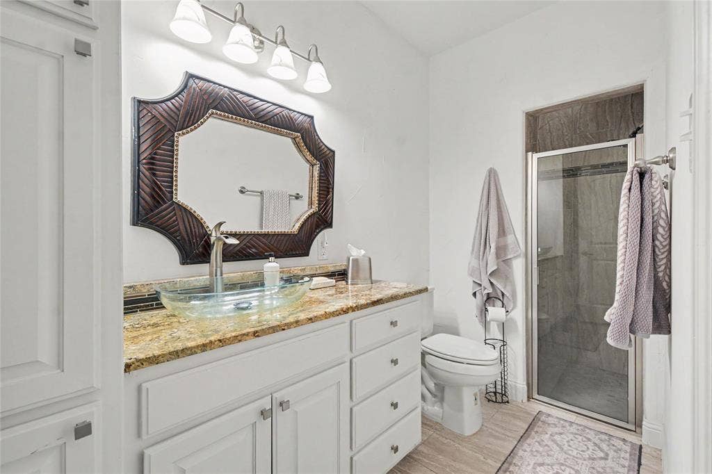 116 E 8th Street, Irving, TX 75060 116 E 8th Street, Irving, TX 75060