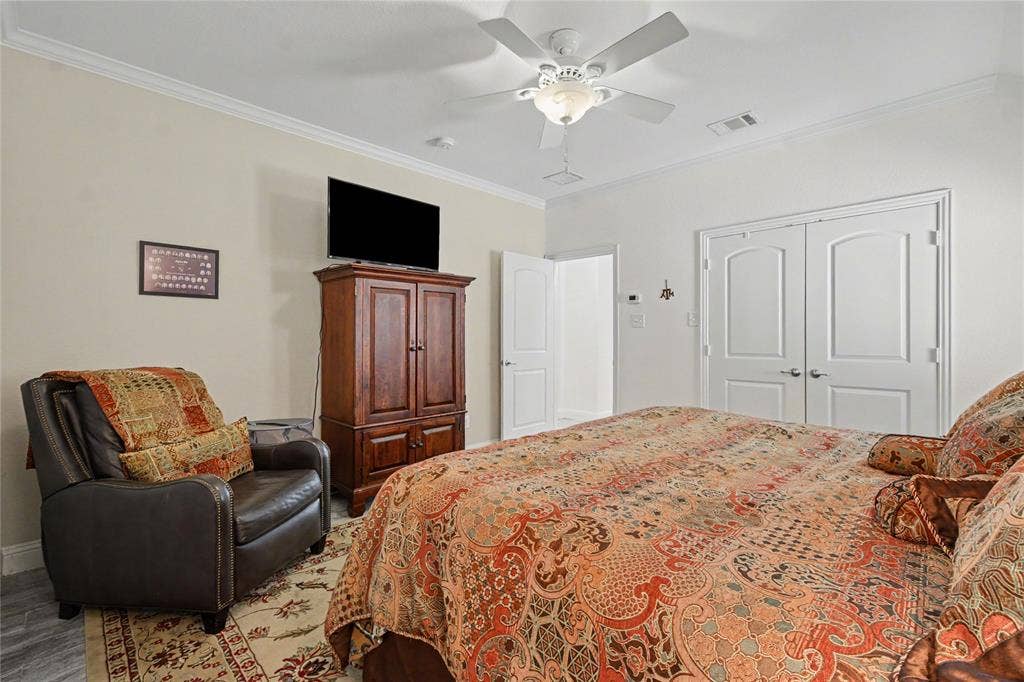 116 E 8th Street, Irving, TX 75060 116 E 8th Street, Irving, TX 75060