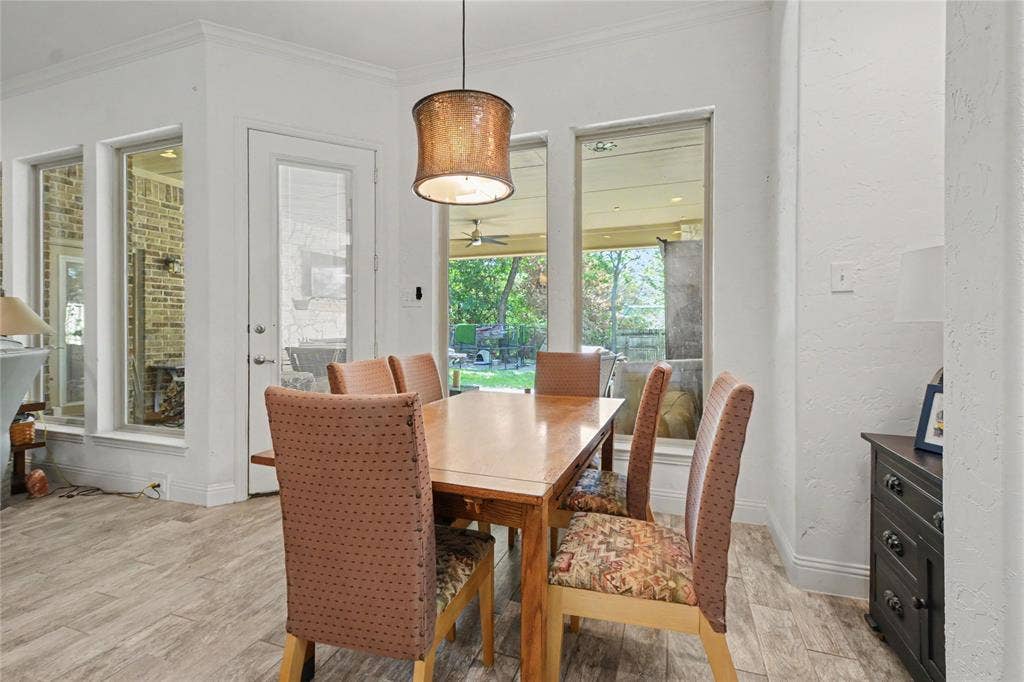 116 E 8th Street, Irving, TX 75060 116 E 8th Street, Irving, TX 75060