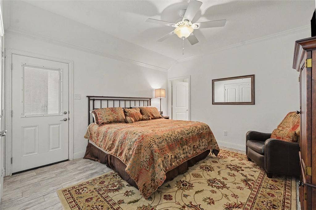 116 E 8th Street, Irving, TX 75060 116 E 8th Street, Irving, TX 75060