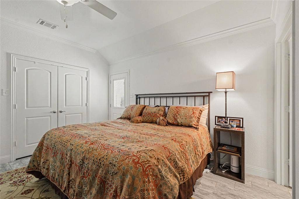 116 E 8th Street, Irving, TX 75060 116 E 8th Street, Irving, TX 75060