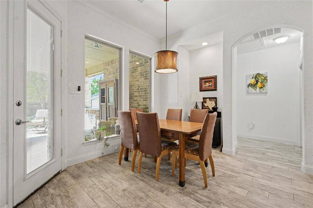 116 E 8th Street, Irving, TX 75060 116 E 8th Street, Irving, TX 75060