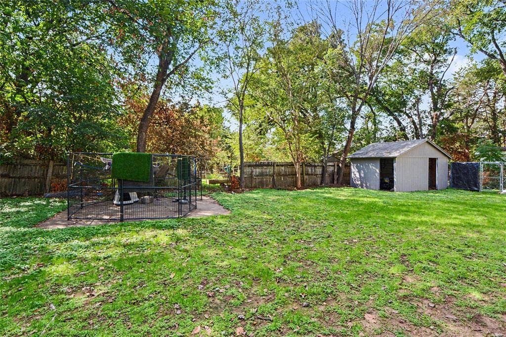 116 E 8th Street, Irving, TX 75060 116 E 8th Street, Irving, TX 75060