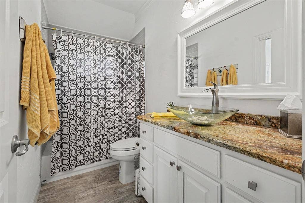 116 E 8th Street, Irving, TX 75060 116 E 8th Street, Irving, TX 75060