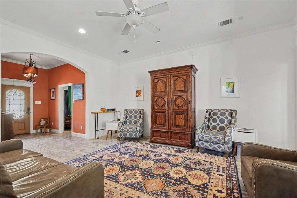 116 E 8th Street, Irving, TX 75060 116 E 8th Street, Irving, TX 75060