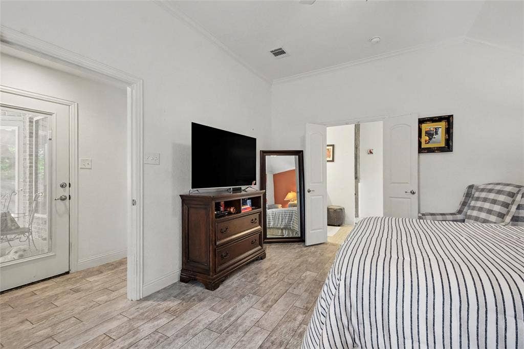 116 E 8th Street, Irving, TX 75060 116 E 8th Street, Irving, TX 75060