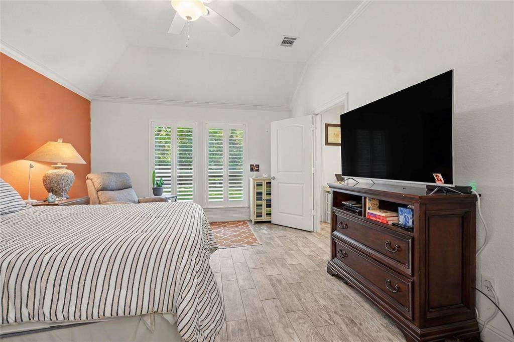 116 E 8th Street, Irving, TX 75060 116 E 8th Street, Irving, TX 75060
