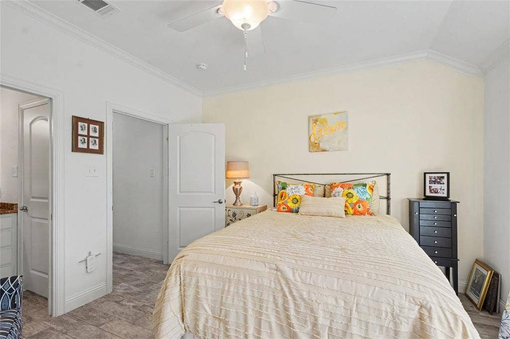 116 E 8th Street, Irving, TX 75060 116 E 8th Street, Irving, TX 75060