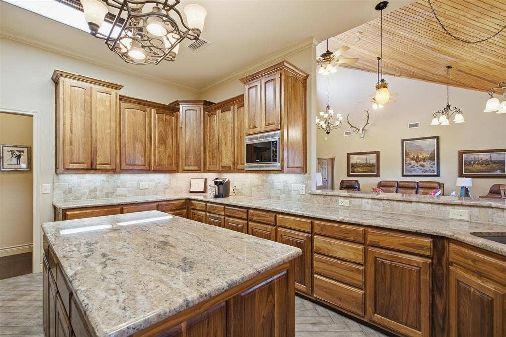 800 Cottonwood Court, Stephenville, TX 76401