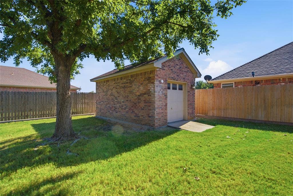 800 Cottonwood Court, Stephenville, TX 76401