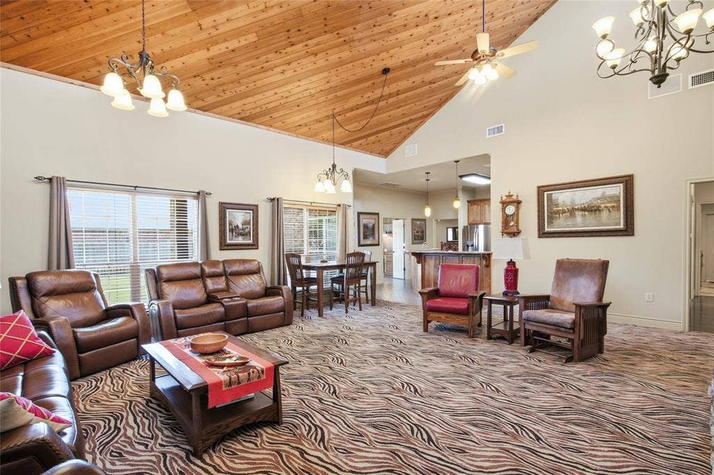 800 Cottonwood Court, Stephenville, TX 76401