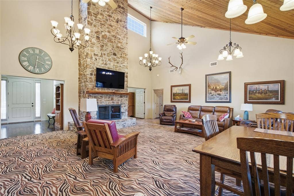 800 Cottonwood Court, Stephenville, TX 76401