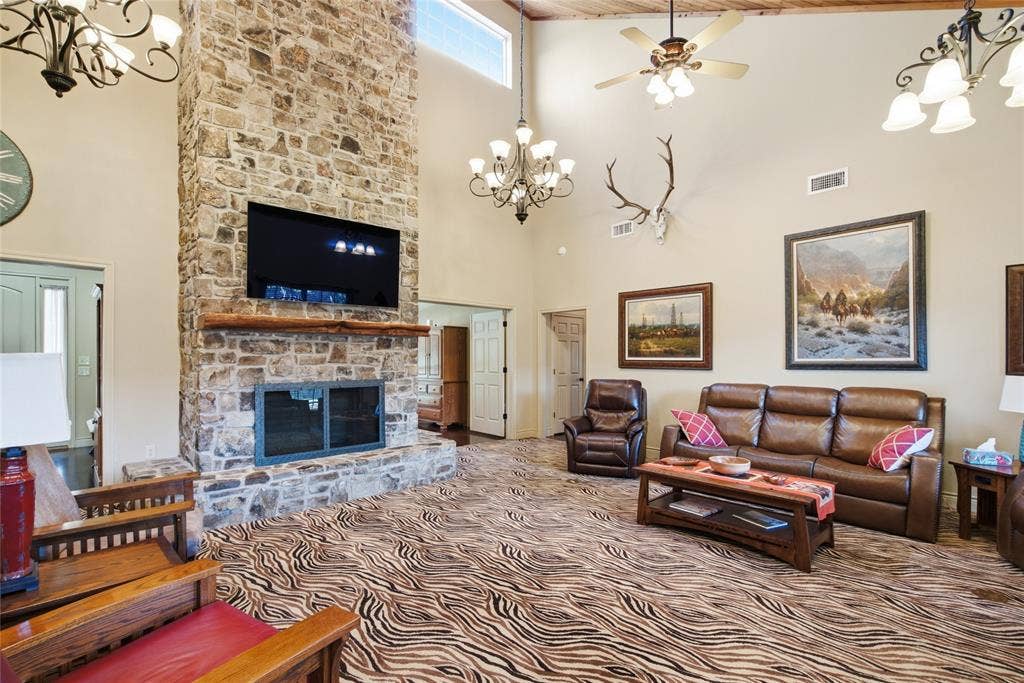 800 Cottonwood Court, Stephenville, TX 76401