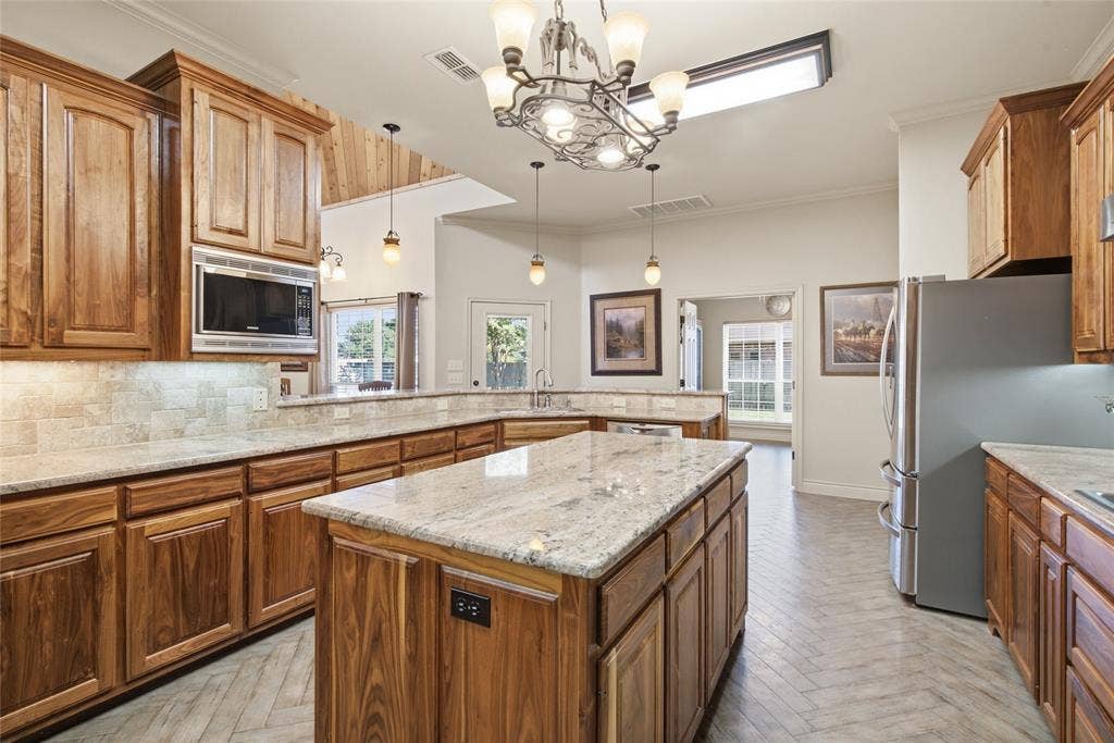 800 Cottonwood Court, Stephenville, TX 76401
