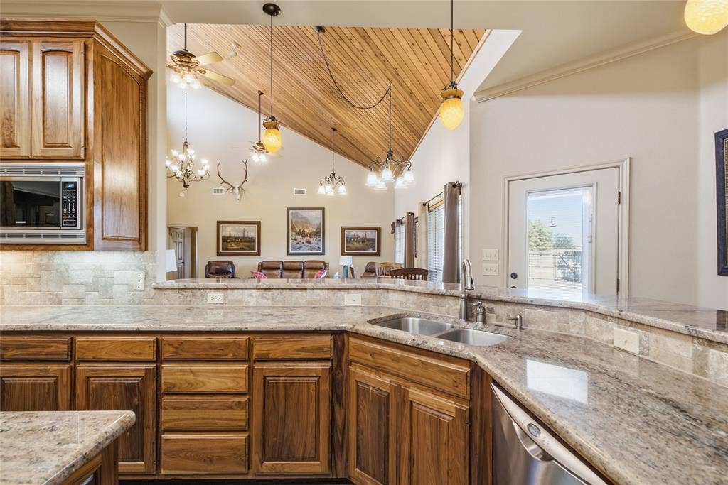 800 Cottonwood Court, Stephenville, TX 76401