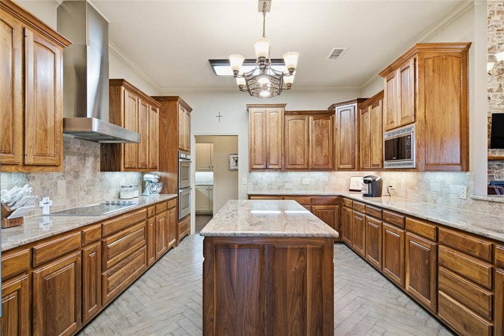 800 Cottonwood Court, Stephenville, TX 76401