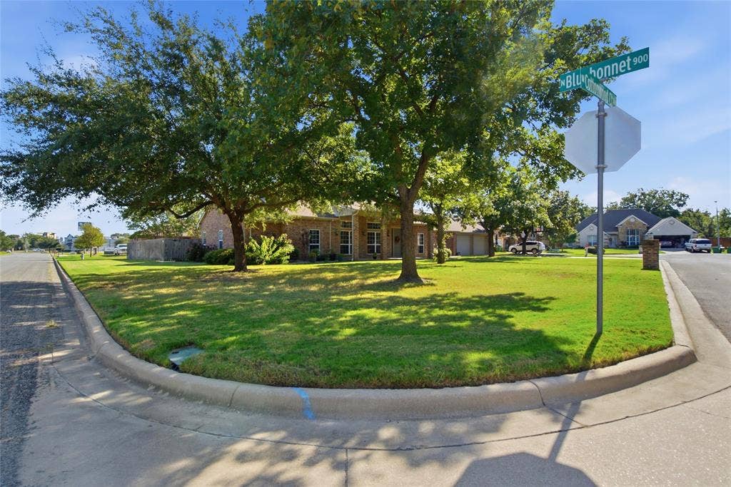 800 Cottonwood Court, Stephenville, TX 76401