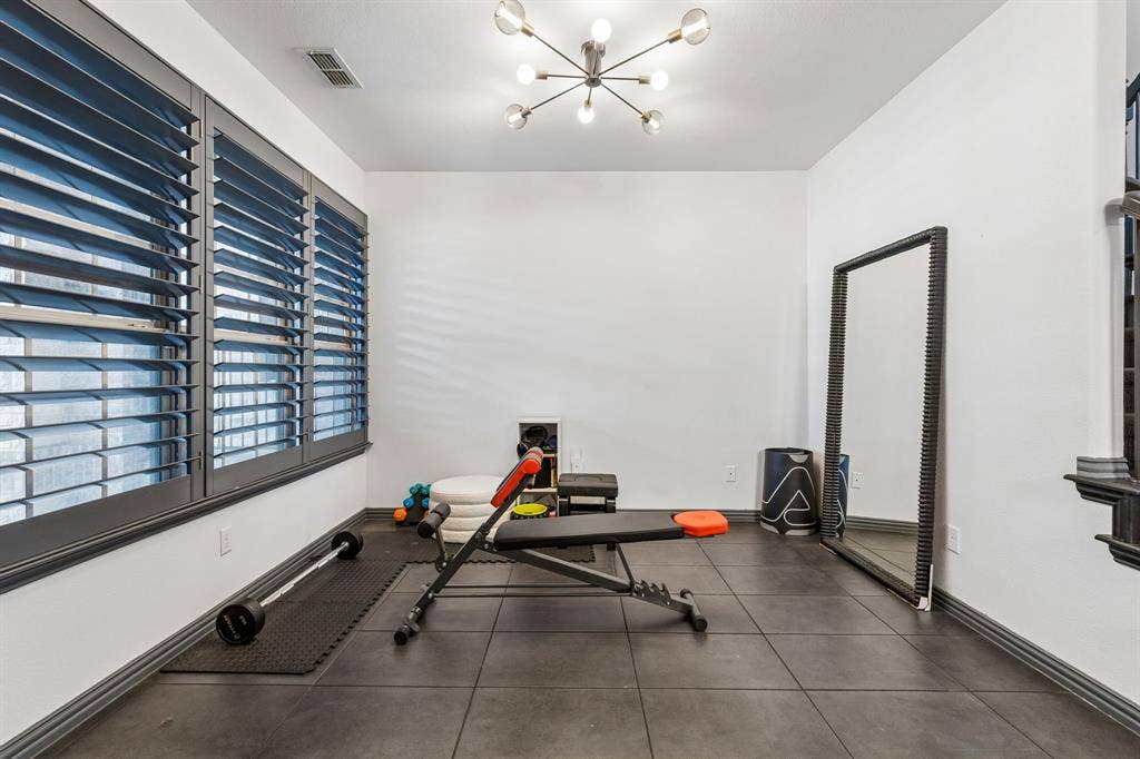 6112 Black Swan Circle, Garland, TX 75044 6112 Black Swan Circle, Garland, TX 75044