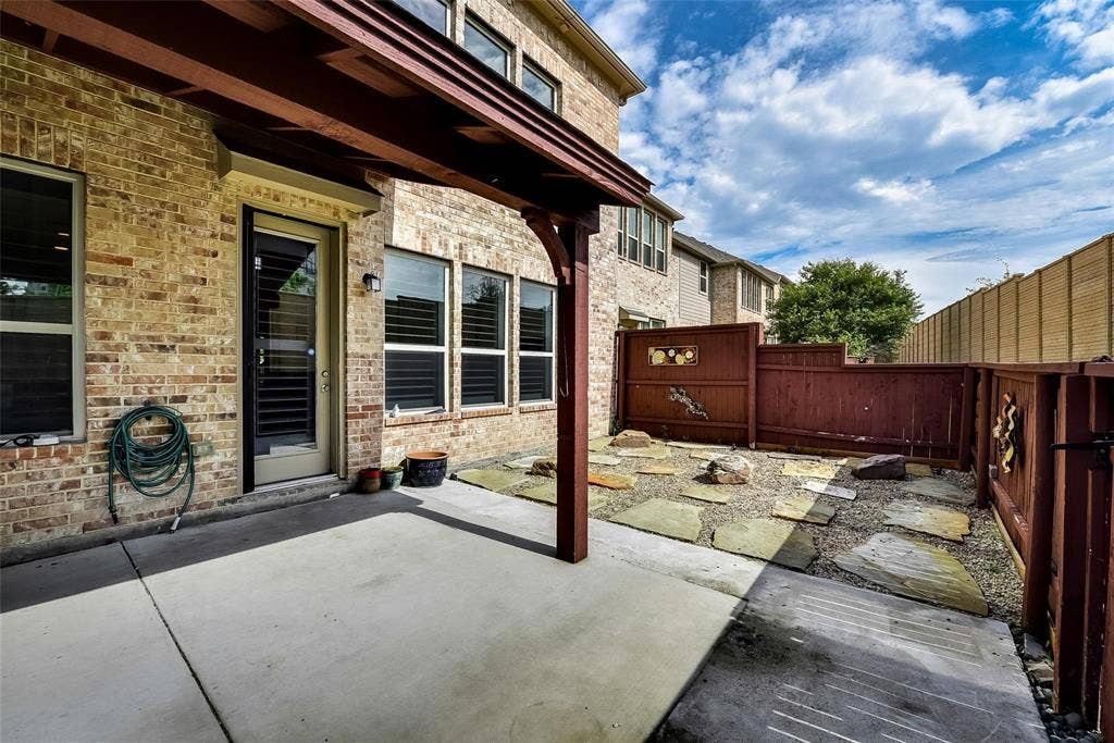 6112 Black Swan Circle, Garland, TX 75044 6112 Black Swan Circle, Garland, TX 75044