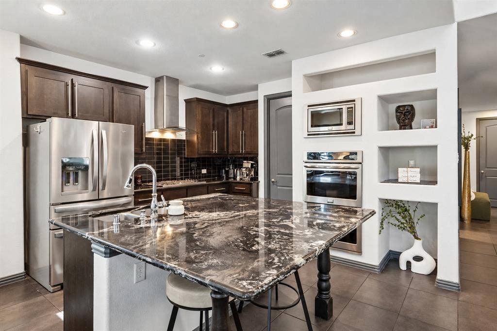 6112 Black Swan Circle, Garland, TX 75044 6112 Black Swan Circle, Garland, TX 75044