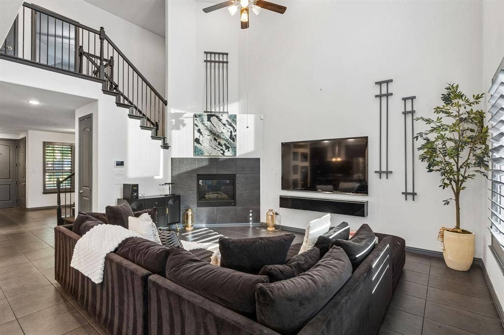 6112 Black Swan Circle, Garland, TX 75044 6112 Black Swan Circle, Garland, TX 75044