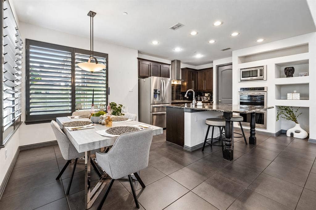 6112 Black Swan Circle, Garland, TX 75044 6112 Black Swan Circle, Garland, TX 75044