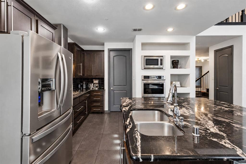 6112 Black Swan Circle, Garland, TX 75044 6112 Black Swan Circle, Garland, TX 75044