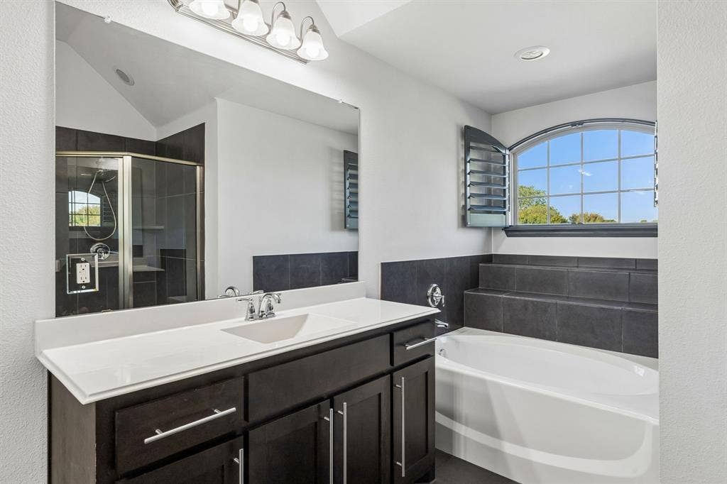 6112 Black Swan Circle, Garland, TX 75044 6112 Black Swan Circle, Garland, TX 75044