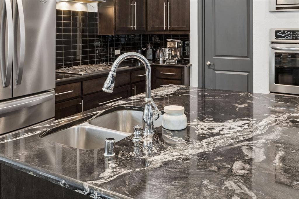 6112 Black Swan Circle, Garland, TX 75044 6112 Black Swan Circle, Garland, TX 75044