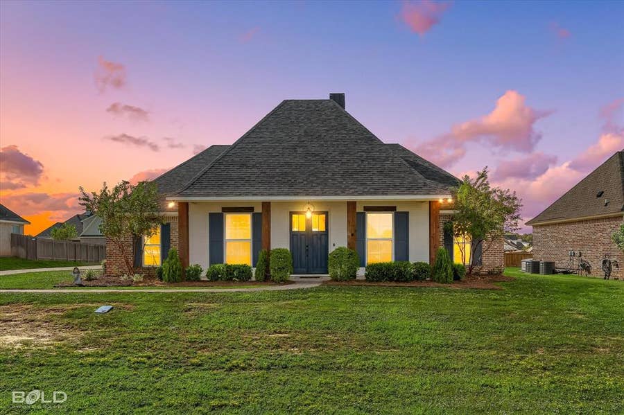 Property photo for 311 Donna Lane, Stonewall, LA
