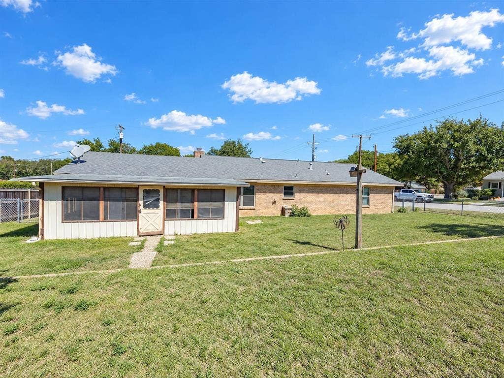 101 W Park Street, Decatur, TX 76234