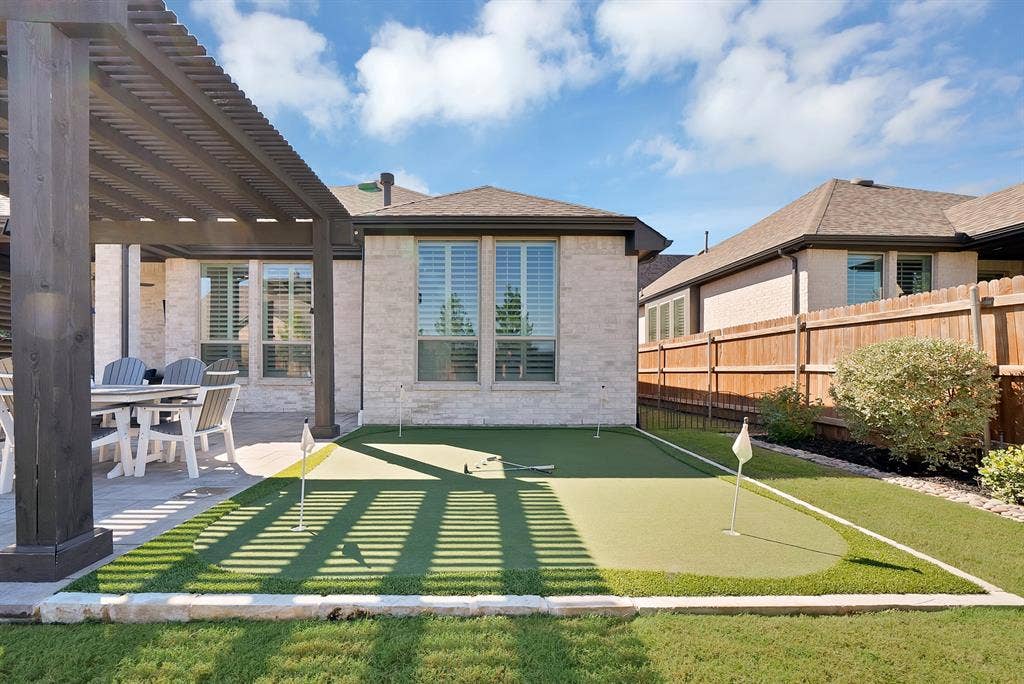 15032 Chipwood Drive, Aledo, TX 76008 mini golf green with 4 putting holes, turf