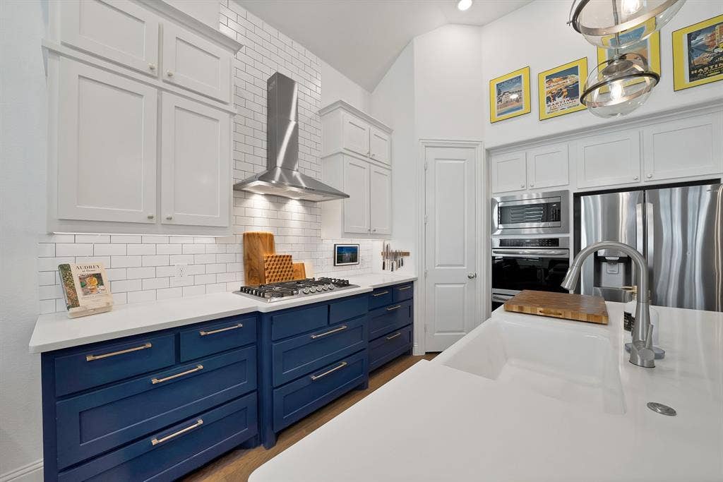 15032 Chipwood Drive, Aledo, TX 76008 Gas Range, double oven, garbage disposal, walk in plantry, microwave, exhaust fan, white farm sink