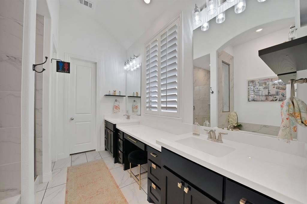 15032 Chipwood Drive, Aledo, TX 76008 double sinks, vanity, walk in shower, garden tub, walk in closet, toilet room