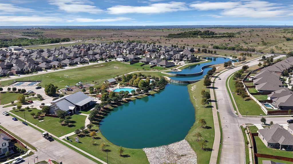 15032 Chipwood Drive, Aledo, TX 76008 Fishing ponds, walking trails, community event center, soccer fields, pickle ball, tennis courts, park.