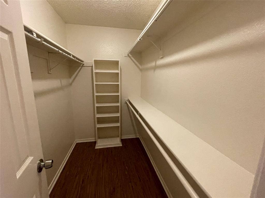 971 N Brookside Drive, Cedar Hill, TX 75104